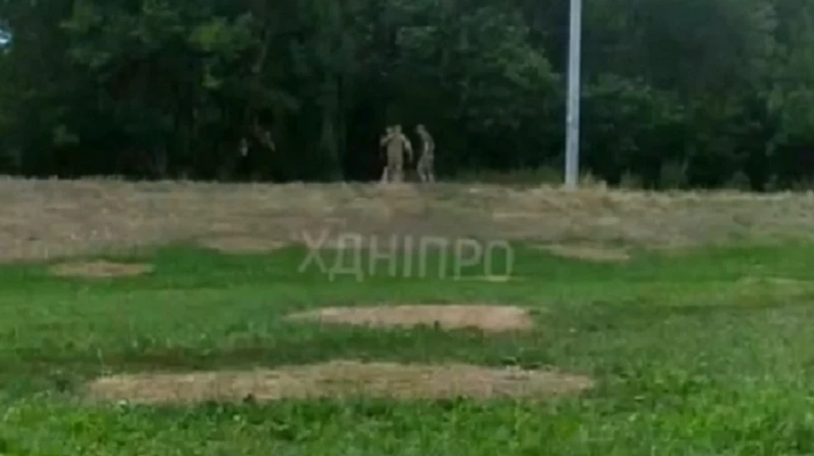 Побиття зі стріляниною: у мережі з’явилося відео вручення повістки в Дніпрі. Поліція проводить перевірку