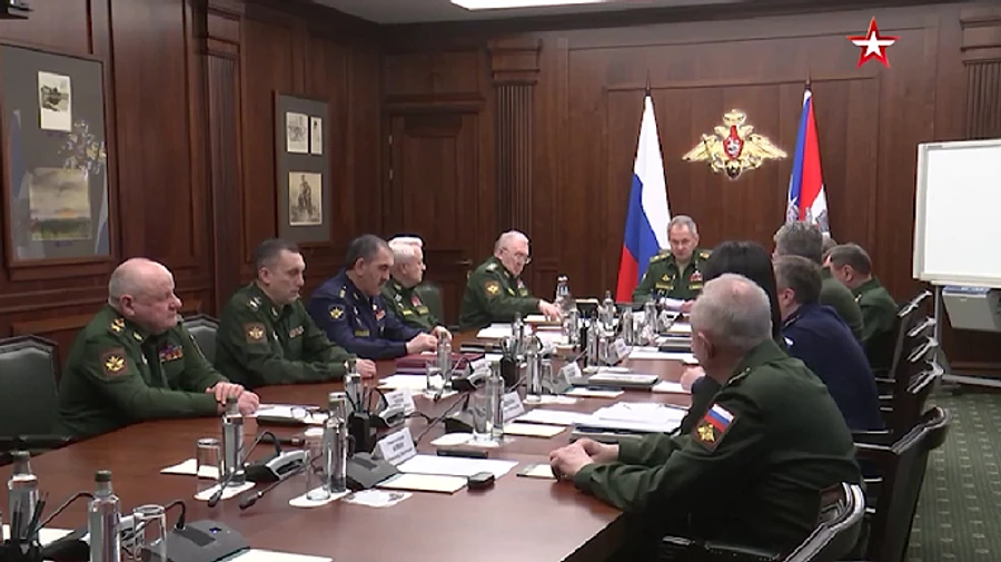 Телеканал Минобороны РФ показал видео с живым Шойгу