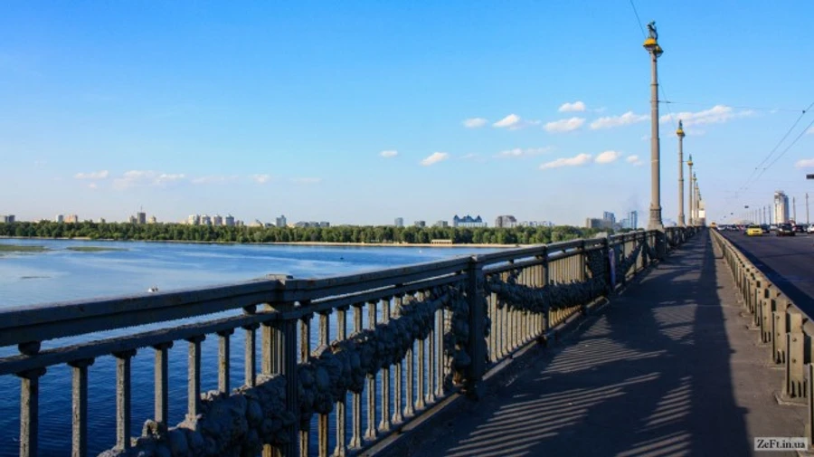 Пьяного минера столичного моста Патона задержали