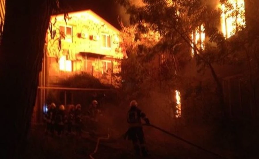 В Одесском санатории вспыхнул масштабный пожар