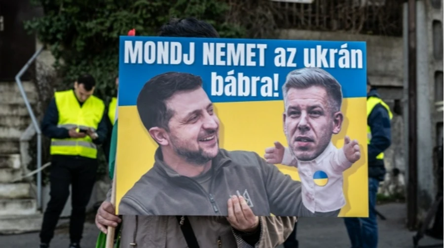 Orbán supporters gather outside Ukrainian embassy in Hungary, foreign minister among speakers