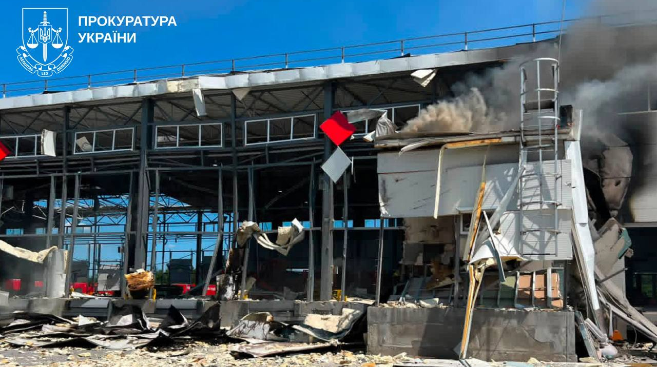 Поштовий термінал у передмісті Харкова атакували три "Бандеролі" – прокуратура