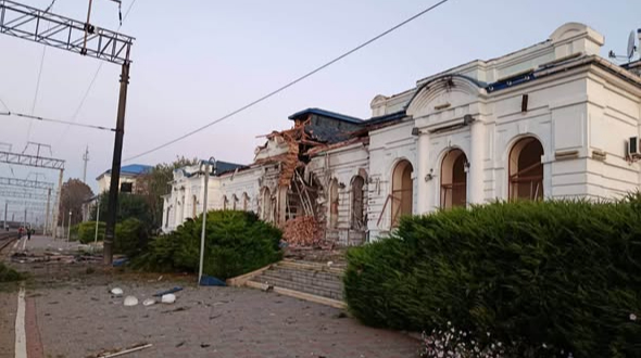Russia damages railway station in Berestyn: trains delayed by up to six hours – photos