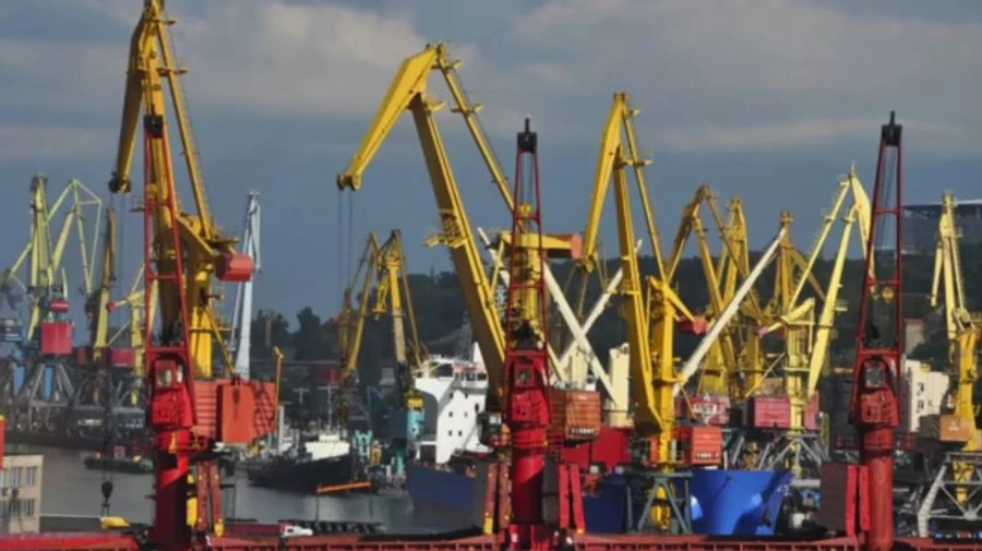 Russians attack Odesa with ballistic missiles, killing one person and injuring eight