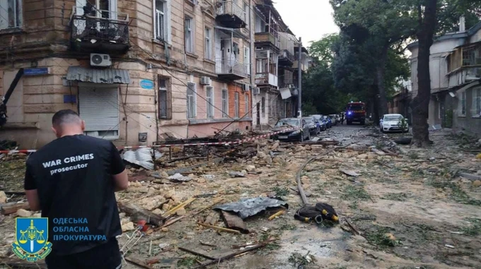 Нічний удар по Одесі: двоє загиблих, пошкоджено пологовий будинок, станцію швидкої, вокзал