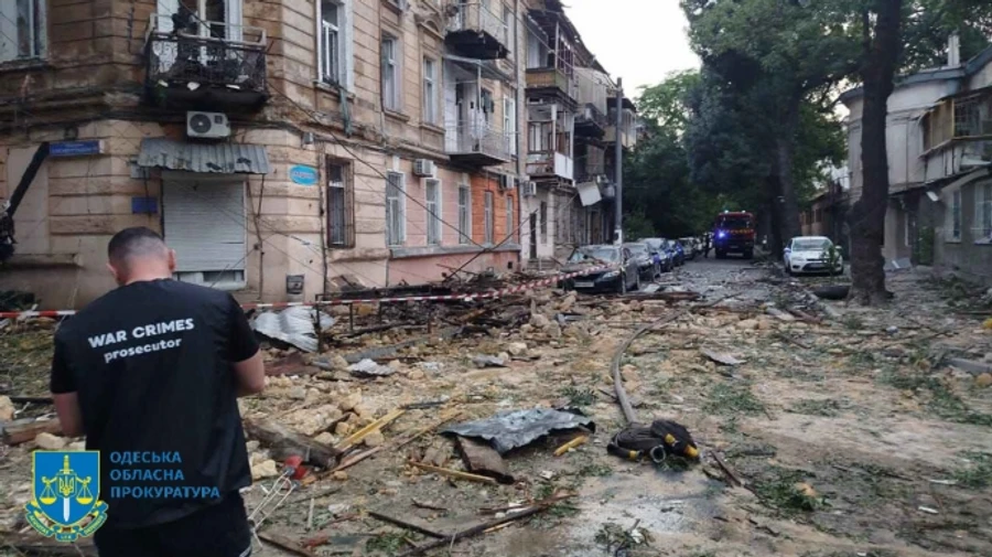 Ночной удар по Одессе: двое погибших, повреждены роддом, станция скорой, вокзал