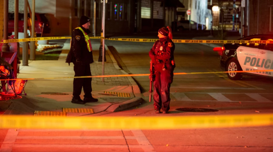 Водитель въехал в рождественский парад в США намеренно — полиция