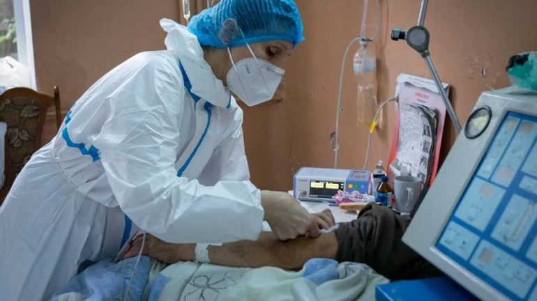 Новая волна ковид: в Минздраве рассказали, сколько свободных коек осталось в больницах