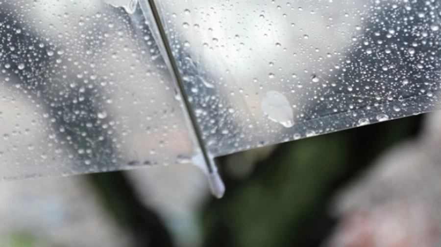 Погода у неділю: синоптики розповіли, де дощитиме