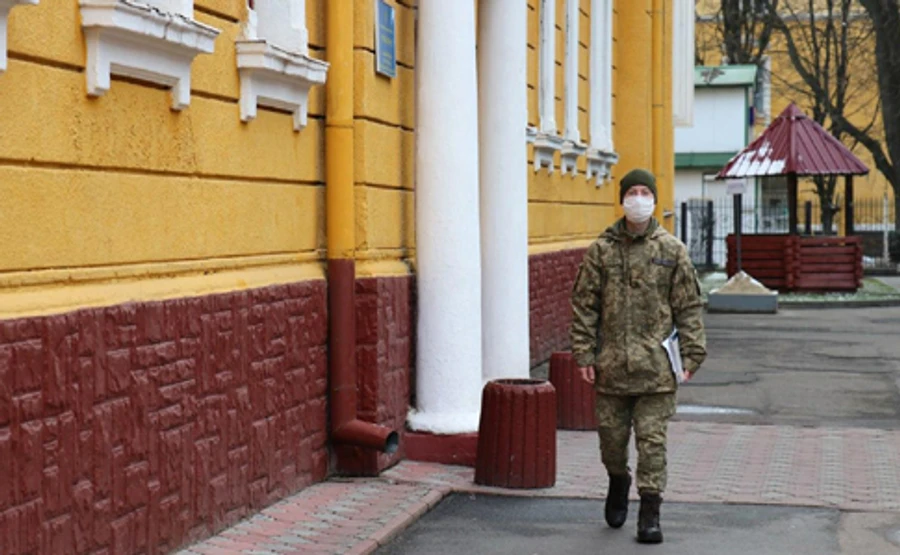 Коронавирус: 145 военных в Украине находятся на обсервации