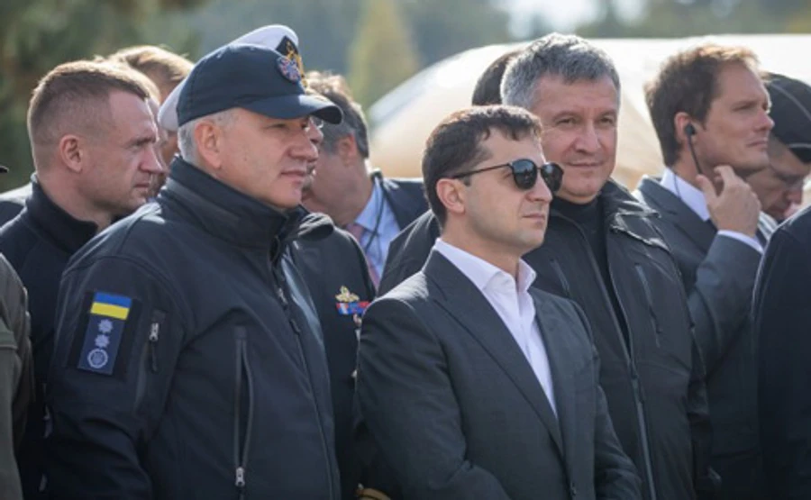Зеленський взяв із собою у Париж Авакова і Баканова