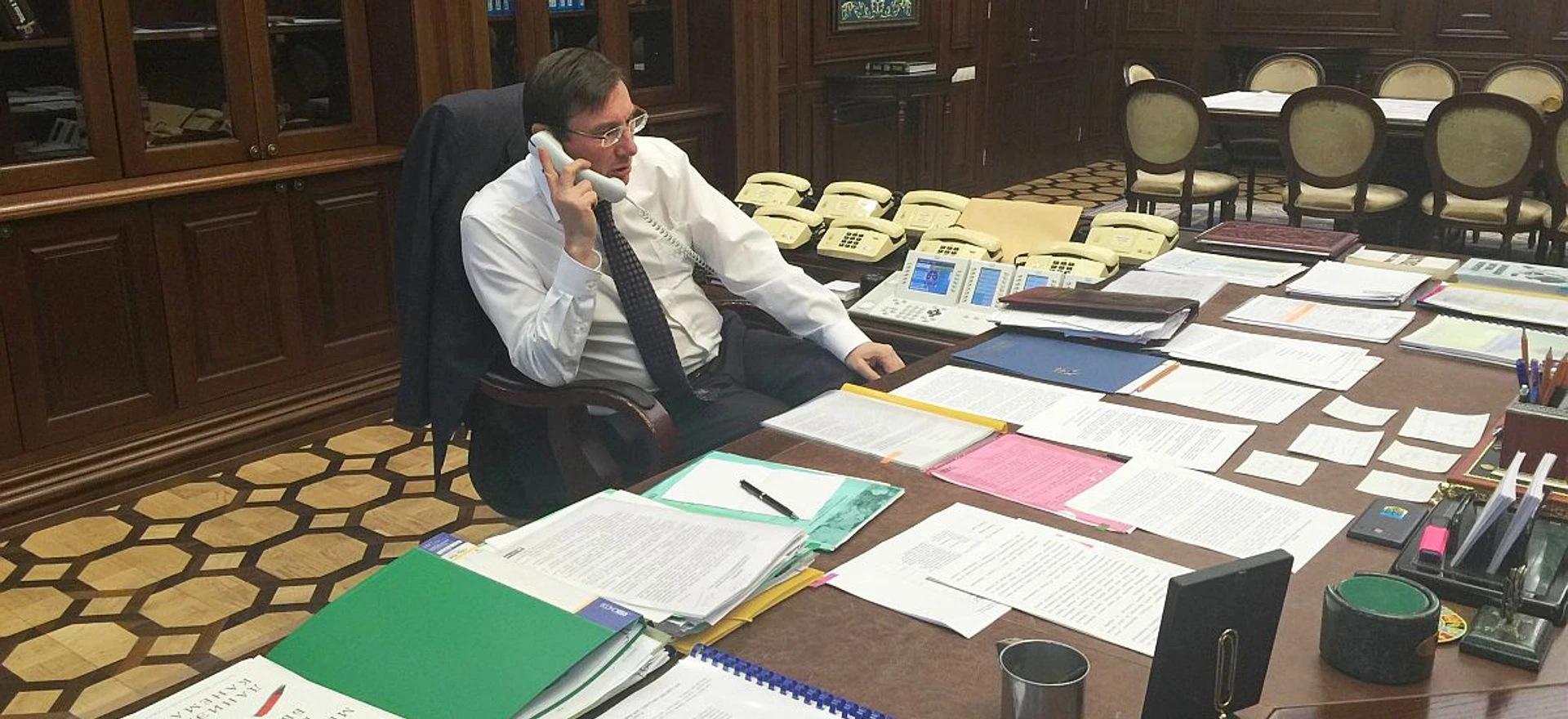 Один день з Юрієм Луценком. Як працює та з ким зустрічається генпрокурор