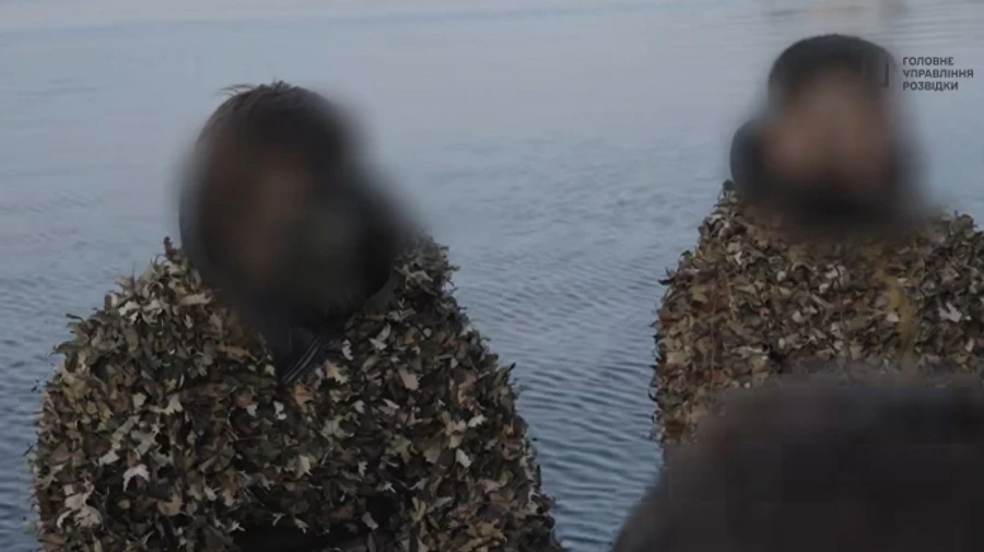 Ukrainian flag raised as Defence Intelligence forces crush Russians on occupied Tendra Spit – video