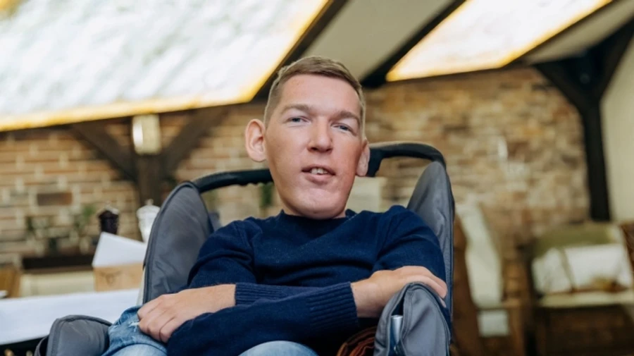 Друг Гусакова убегал от полиции и прокатил оперативника на капоте, его задержали – источники