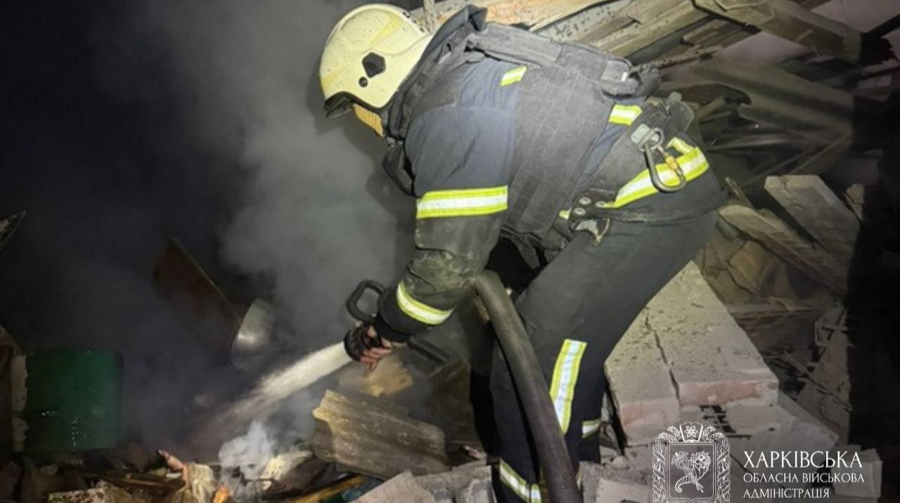 Ворог вдарив дронами по Харкову: двоє потерпілих, пошкоджені будинки, перебитий газогін