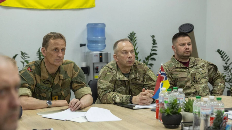 Командующий армией Норвегии посетил прифронтовую зону в Украине