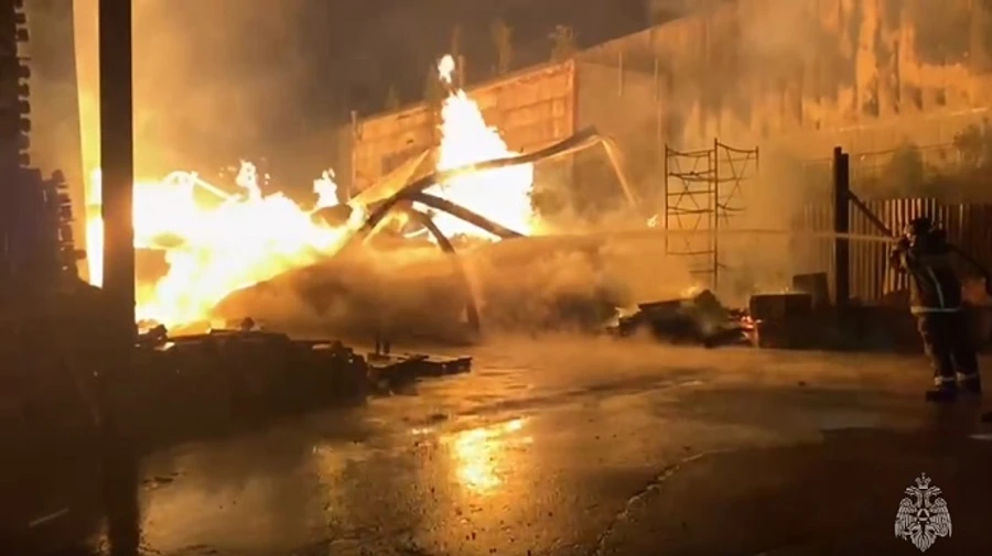 В российском Подмосковье горел завод