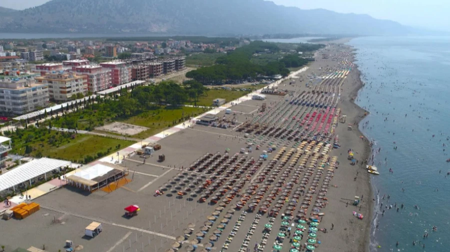 В Албании владельцы гостиниц устроили стрельбу из-за лежаков, есть жертвы