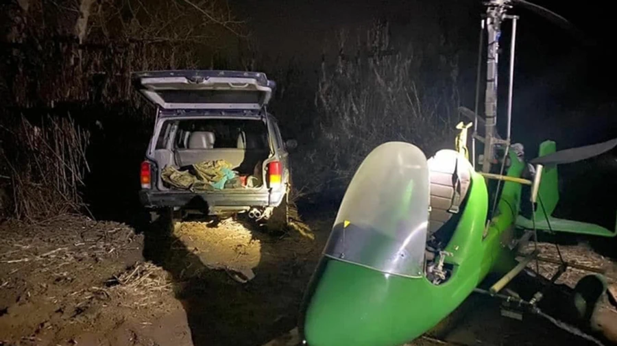 Капитан погранслужбы и священник занимались контрабандой на автожире