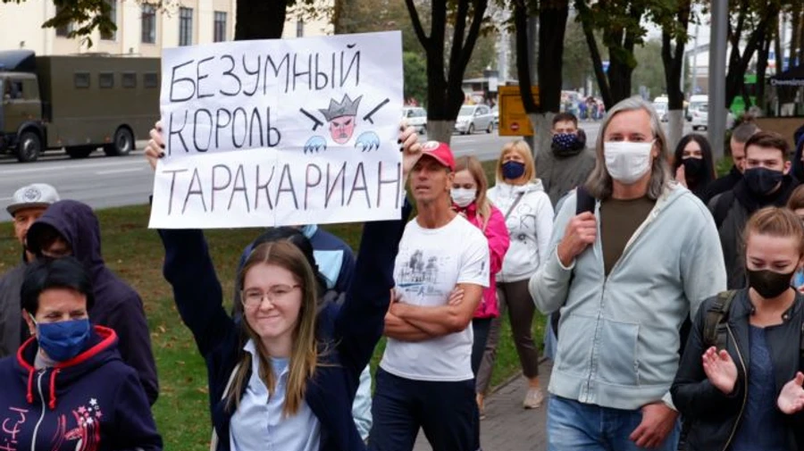 Силовики решили запугать беларусов СМСками: шлют даже детям