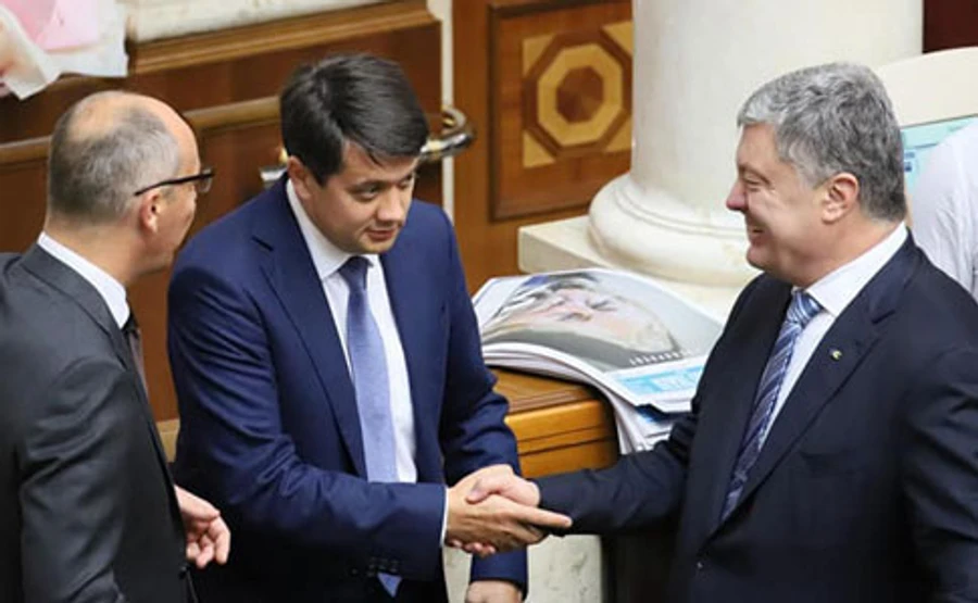 Фракция Порошенко заблокировала подписание закона об импичменте