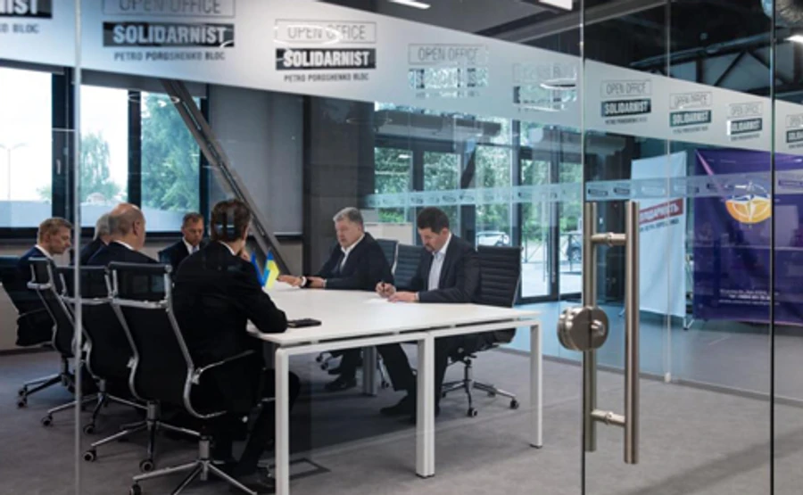 Порошенко розповів, що переїхав до прозорого офісу