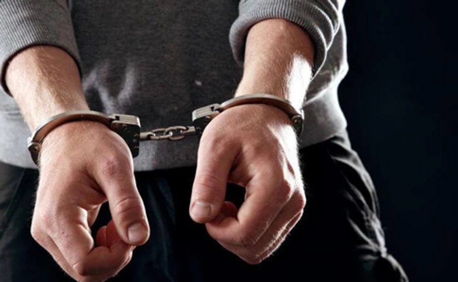 В СБУ кажуть, що покарали за хабарі, наркотики і зброю 21 службовця