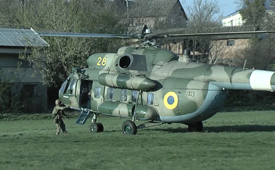 На Вінниччині поліція з вертольотом затримувала п’яного чоловіка зі зброєю