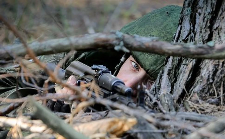 Россия перебросила в Крым военную технику – и начала учения