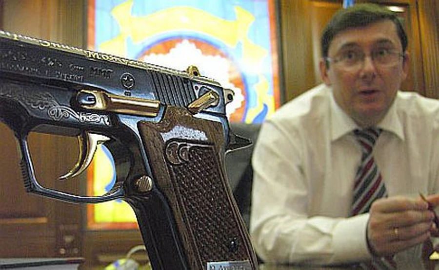 За час роботи главою МВС Луценко отримав 35 нагород