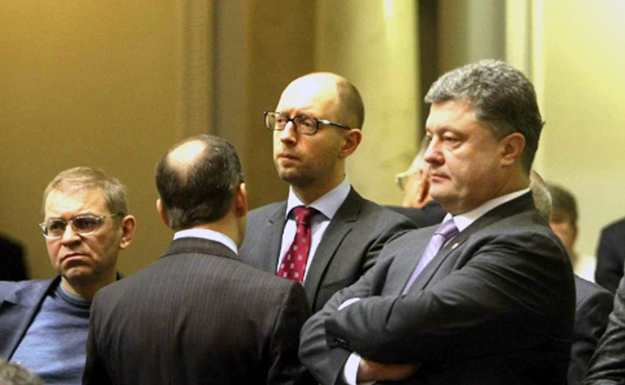 ПОРОШЕНКО ПРИЗВАЛ ЯЦЕНЮКА И ШОКИНА УЙТИ В ОТСТАВКУ