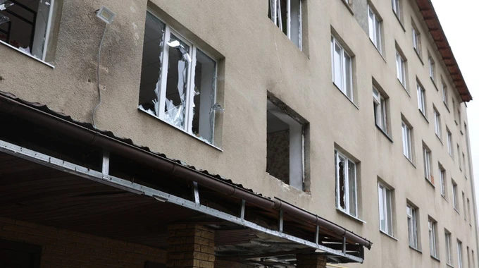 Росіяни вдарили дроном по гуртожитку в Харкові