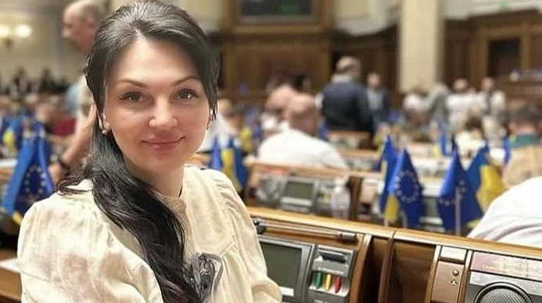 ВАКС засудив на 2 роки в’язниці нардепку Марченко, яка викидала хабар через паркан