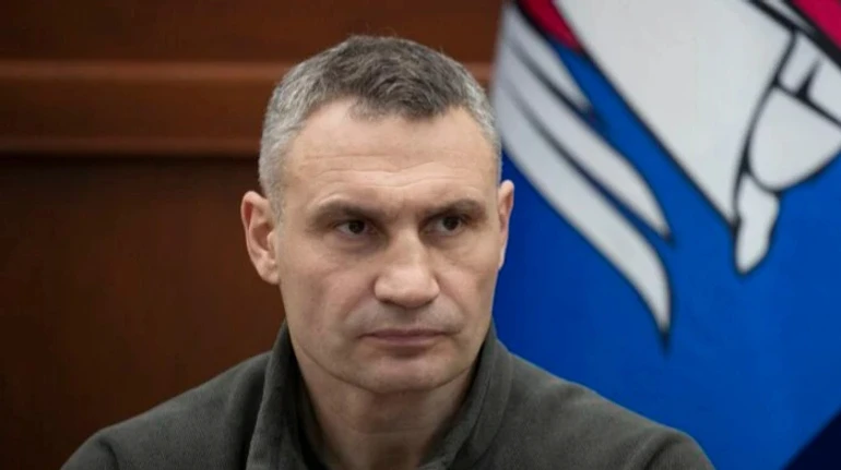 У Кличка обіцяють переглянути порядок руху мостами Києва під час повітряних тривог