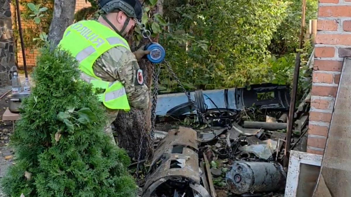 Bomb disposal experts recover 90-kg Russian drone warhead from premises of ...