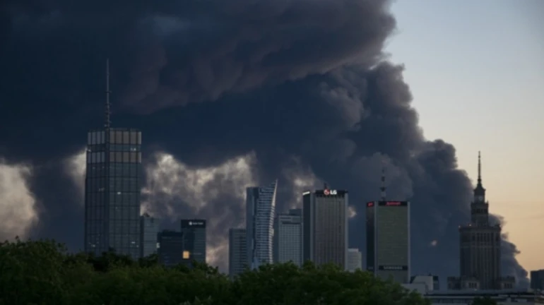 У Варшаві велика пожежа в торговому центрі