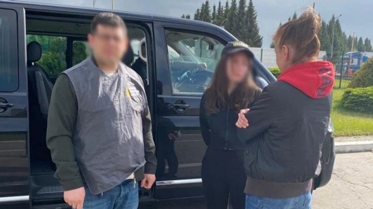 НАБУ: Германия выдала Украине подозреваемую по делу о хищении 1200 гектаров под Киевом