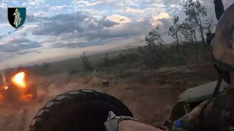 Special Operations Forces show how Russian FPV drone tries to attack evacuation car 