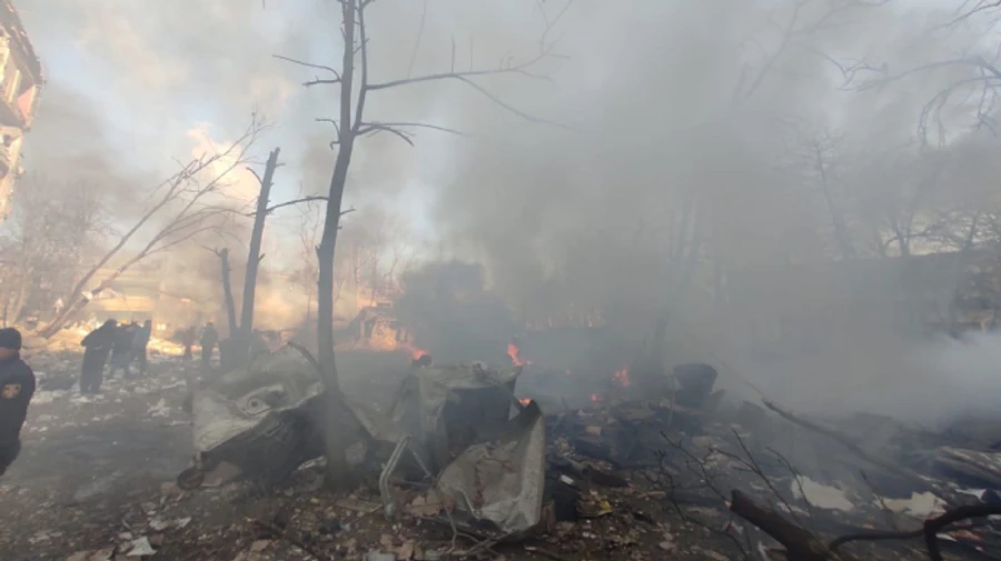 Missile wreckage falls in Kyiv residential area, with one dead