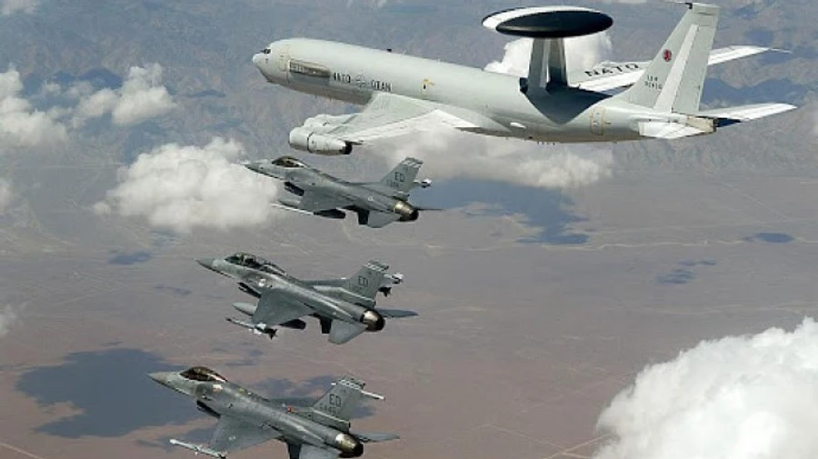 НАТО отреагировал на заявления Лукашенко о возможном применении войск в Беларуси