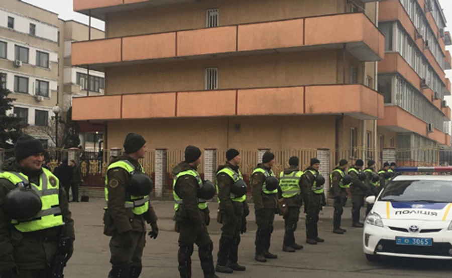 Суд, де чекають Порошенка, під посиленою охороною