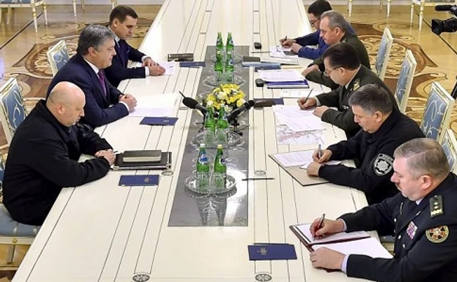 Порошенко на совещании по Авдеевке: Хотел бы успокоить