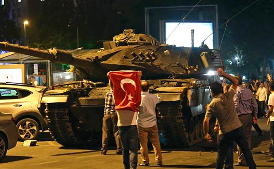 Во время путча в Турции погибли 265 человек: 104 военные, остальные гражданские