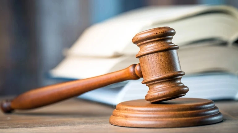 У Дніпрі суд закрив справу про ембріони, за які батьки померлого чоловіка судилися з його дружиною