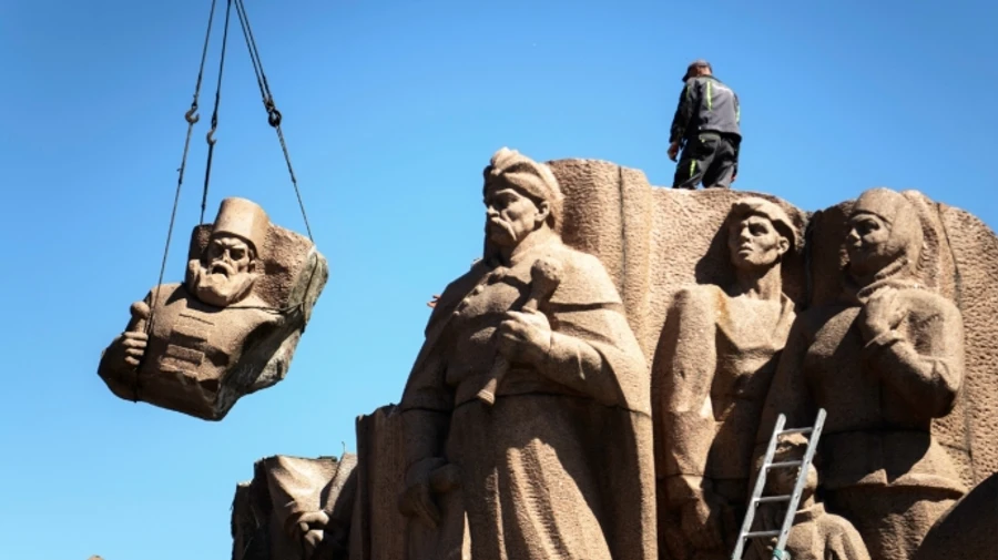 Київрада визначила ще 53 обʼєкти, які демонтують в рамках декомунізації