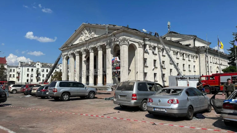 Russians hit Chernihiv Music and Drama Theatre with missile, killing 7 civilians, including child, wounding 90