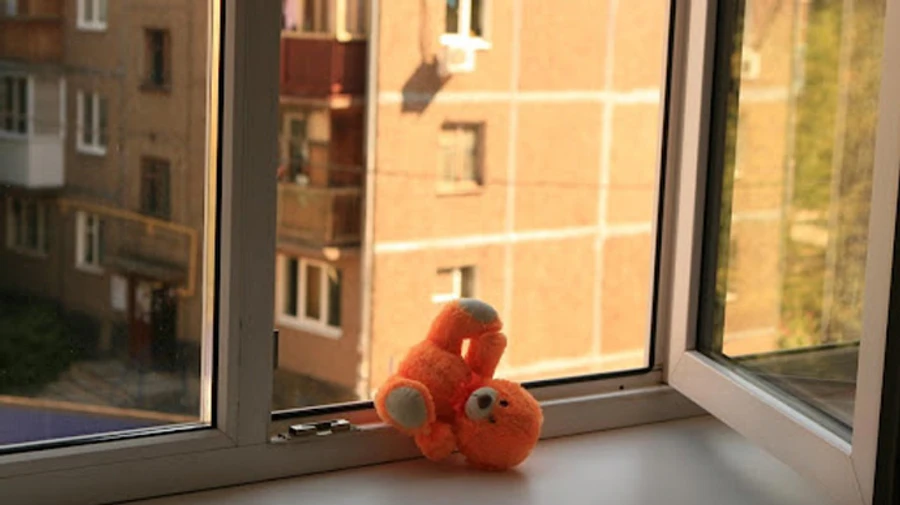 Трирічна дитина загинула в Одесі: випала з вікна 