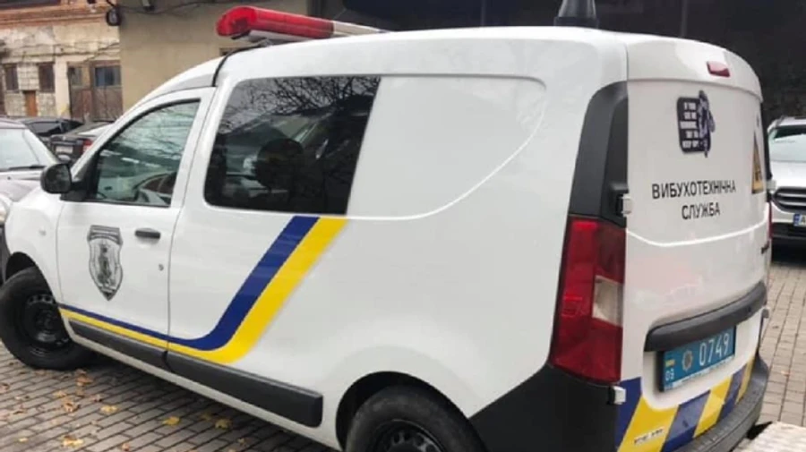 В Івано-Франківську замінували аеропорт, університети, банк, житлові будинки