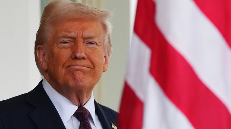 Трамп у понеділок обговорить зупинку військової допомоги Україні – NYT