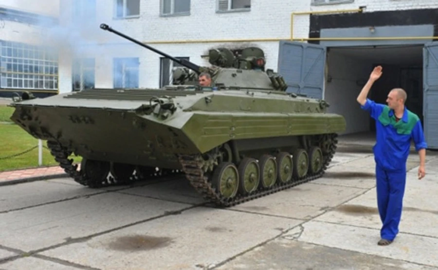 Деньги с Житомирского бронетанкового выводили в Луганск